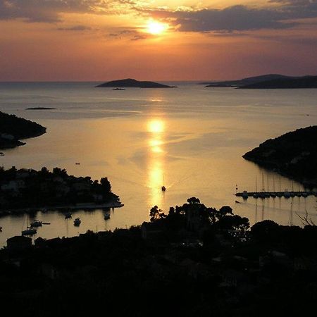 Apartmani Conar Drvenik Veli Exterior foto