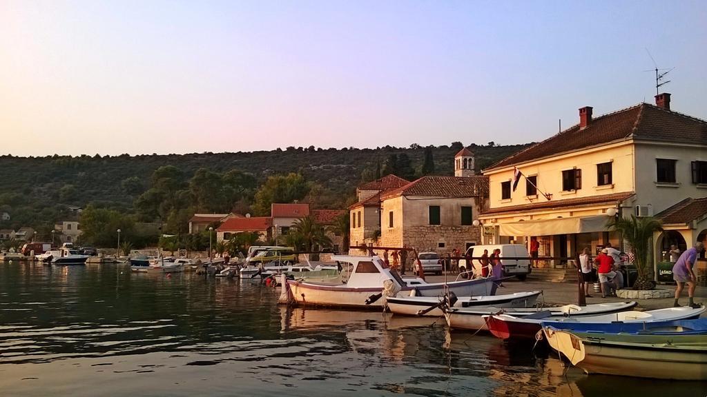 Apartmani Conar Drvenik Veli Exterior foto