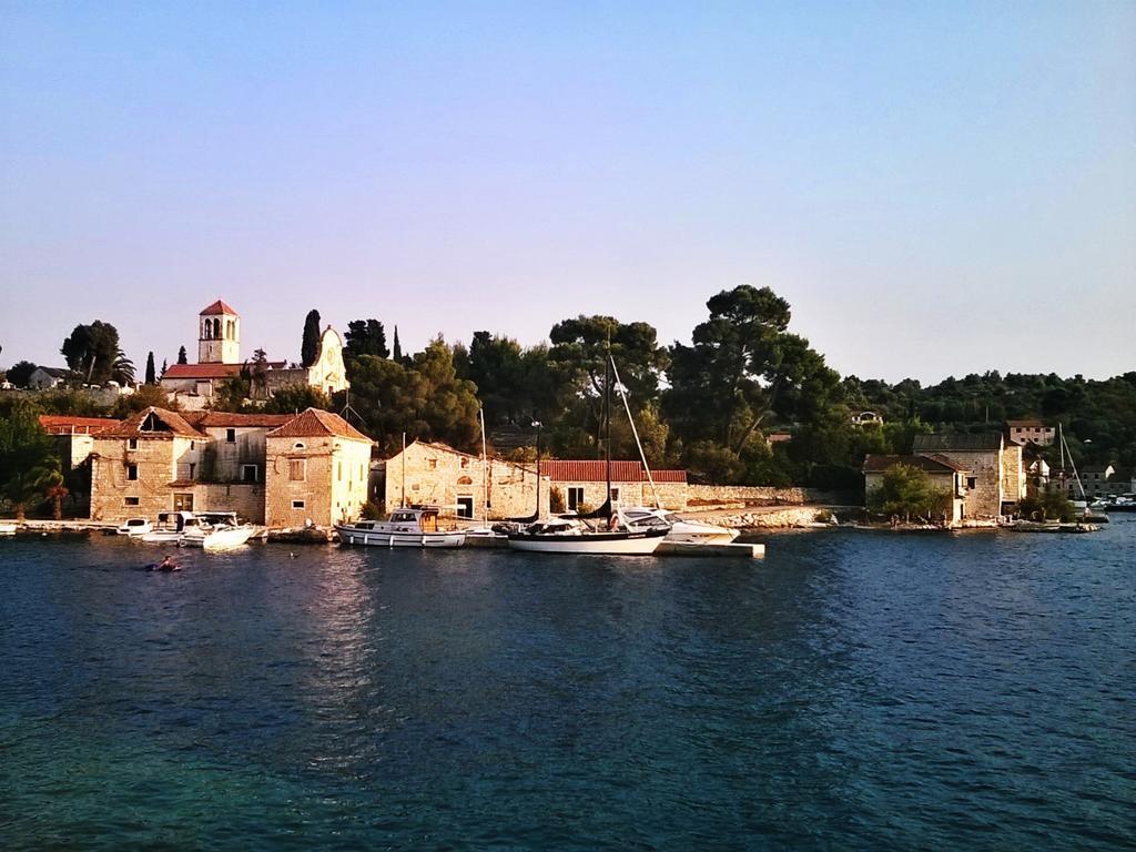 Apartmani Conar Drvenik Veli Exterior foto