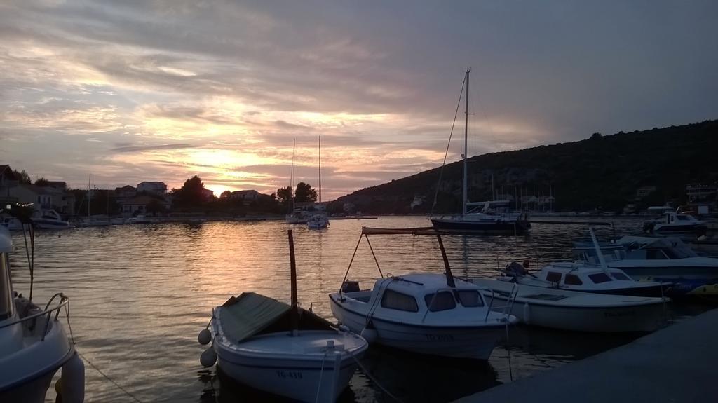 Apartmani Conar Drvenik Veli Exterior foto