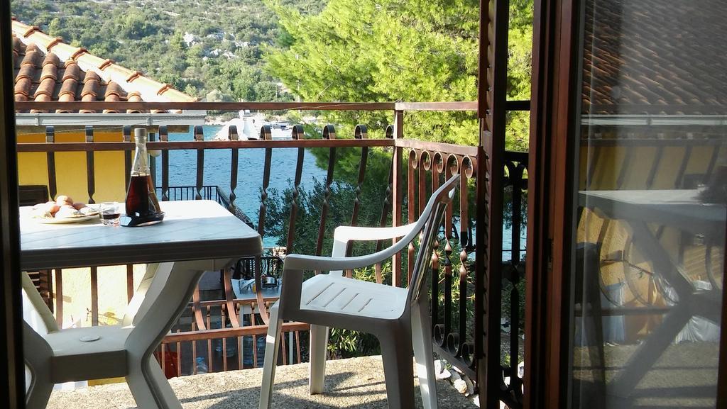 Apartmani Conar Drvenik Veli Exterior foto