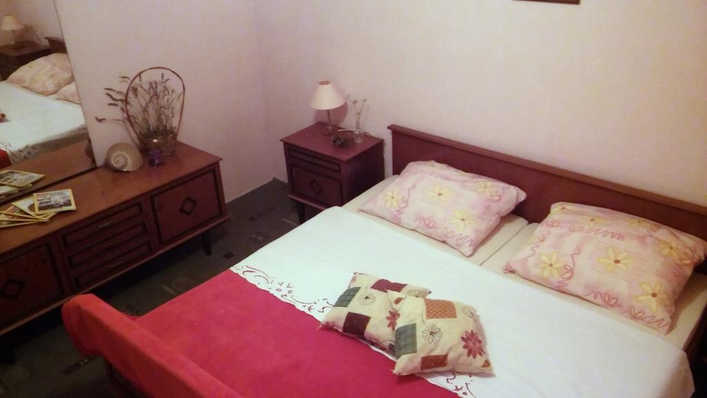 Apartmani Conar Drvenik Veli Exterior foto