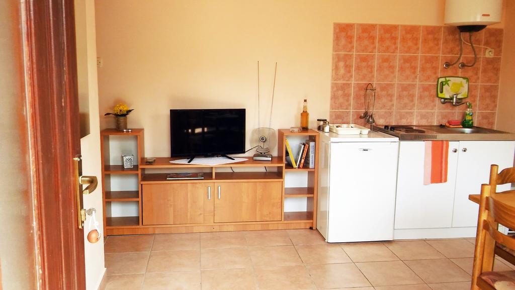 Apartmani Conar Drvenik Veli Exterior foto