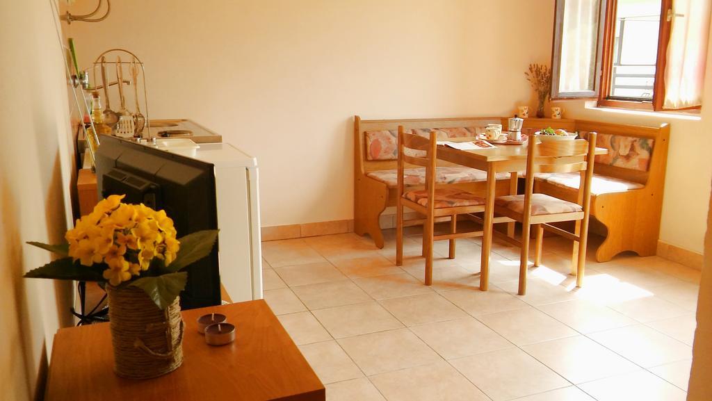 Apartmani Conar Drvenik Veli Exterior foto